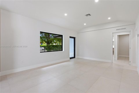 Casa en venta en Miami, Florida, 4 dormitorios, 156.17 m2 № 2077652 - foto 6