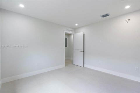 Casa en venta en Miami, Florida, 4 dormitorios, 156.17 m2 № 2077652 - foto 26