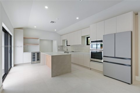 Casa en venta en Miami, Florida, 4 dormitorios, 156.17 m2 № 2077652 - foto 13