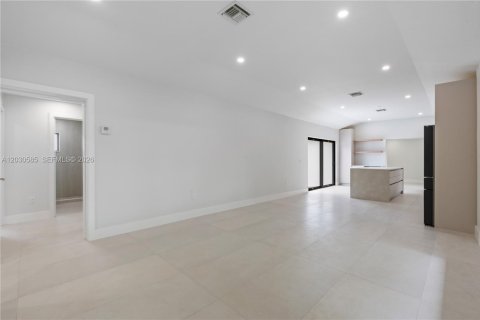 Casa en venta en Miami, Florida, 4 dormitorios, 156.17 m2 № 2077652 - foto 7