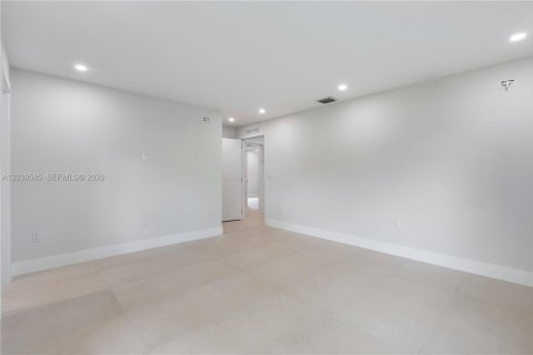 Casa en venta en Miami, Florida, 4 dormitorios, 156.17 m2 № 2077652 - foto 20