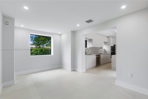 Casa en venta en Miami, Florida, 4 dormitorios, 156.17 m2 № 2077652 - foto 19