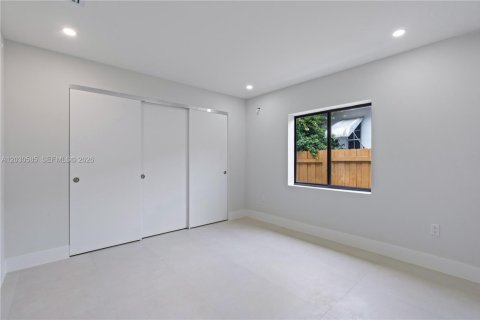Casa en venta en Miami, Florida, 4 dormitorios, 156.17 m2 № 2077652 - foto 30