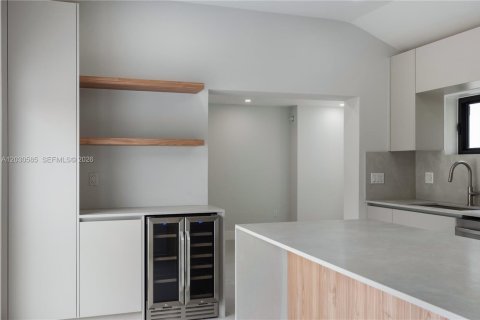 Casa en venta en Miami, Florida, 4 dormitorios, 156.17 m2 № 2077652 - foto 15