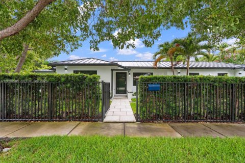 Casa en Miami, Florida 4 dormitorios, 156.17 m2 № 2077652
