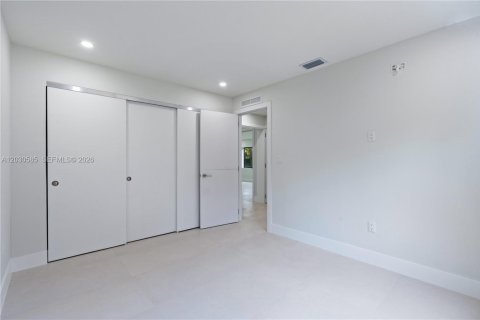 Casa en venta en Miami, Florida, 4 dormitorios, 156.17 m2 № 2077652 - foto 29