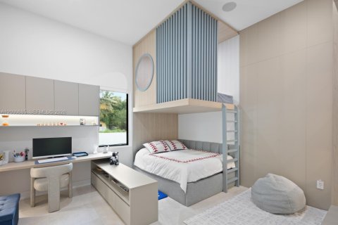 House in Miami, Florida 6 bedrooms, 446.49 sq.m. № 2065376 - photo 18