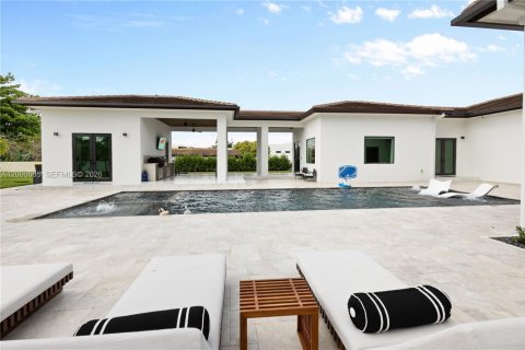House in Miami, Florida 6 bedrooms, 446.49 sq.m. № 2065376 - photo 29