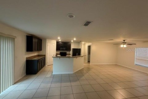 Villa ou maison à louer à Mascotte, Floride: 3 chambres, 136.01 m2 № 2403056 - photo 2