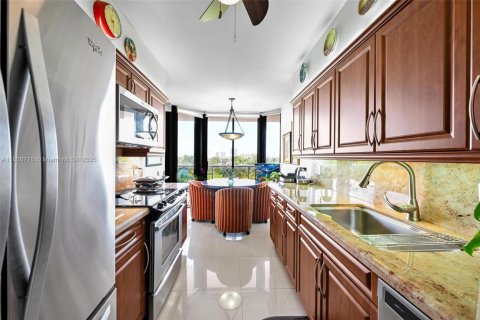 Condo in Aventura, Florida, 2 bedrooms  № 1888941 - photo 8