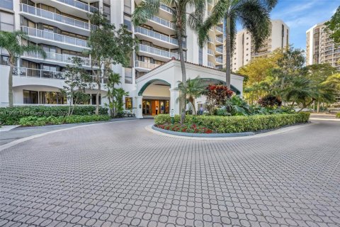 Condo in Aventura, Florida, 2 bedrooms  № 1888941 - photo 30