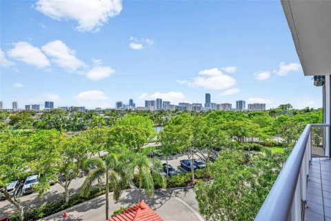 Condo in Aventura, Florida, 2 bedrooms  № 1888941 - photo 17