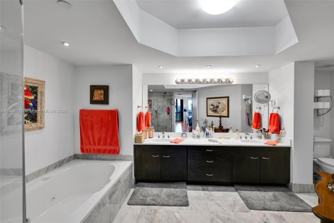 Condo in Aventura, Florida, 2 bedrooms  № 1888941 - photo 13