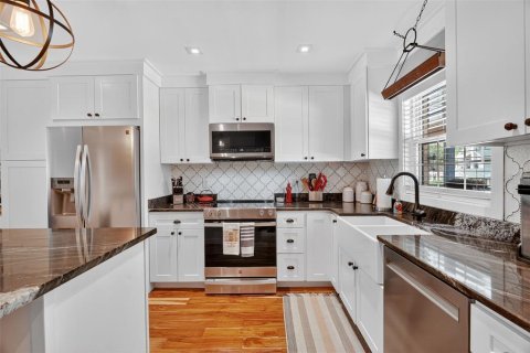 Condo in Mount Dora, Florida, 2 bedrooms  № 1918911 - photo 4