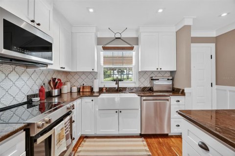 Condo in Mount Dora, Florida, 2 bedrooms  № 1918911 - photo 9