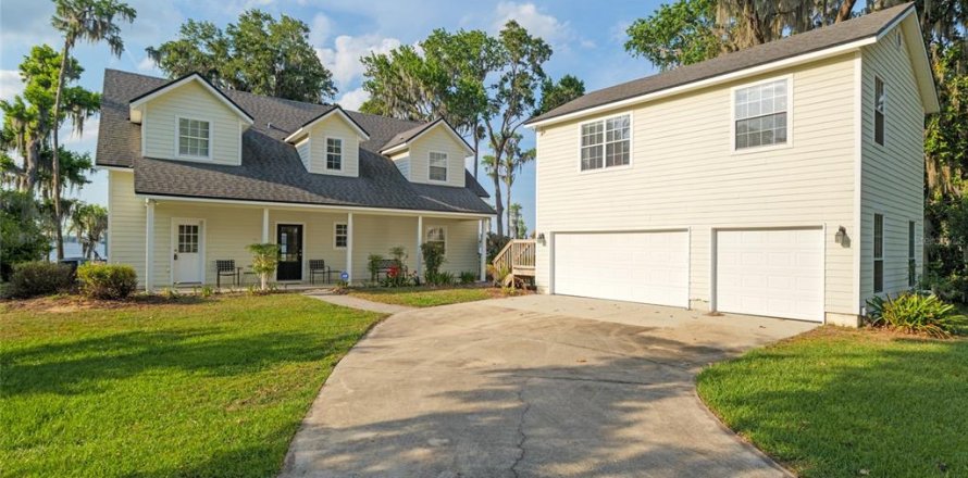 Villa ou maison à Melrose, Floride 4 chambres, 284.1 m2 № 2232823