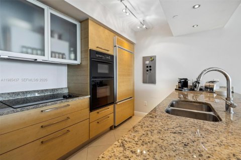 Condo in Hallandale Beach, Florida, 3 bedrooms  № 2052998 - photo 5