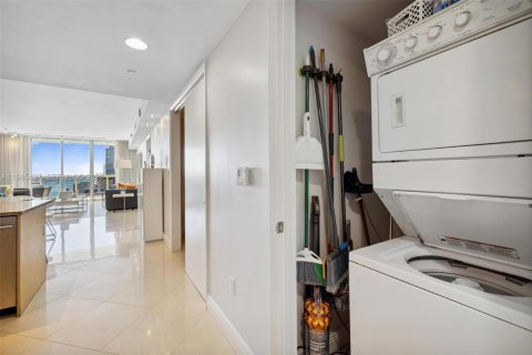 Condo in Hallandale Beach, Florida, 3 bedrooms  № 2052998 - photo 12