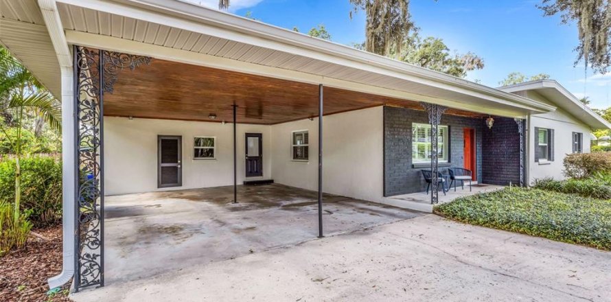 House in Lakeland, Florida 3 bedrooms, 150.5 sq.m. № 1879380