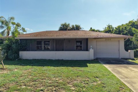 House in Port Charlotte, Florida 2 bedrooms, 107.77 sq.m. № 2355770