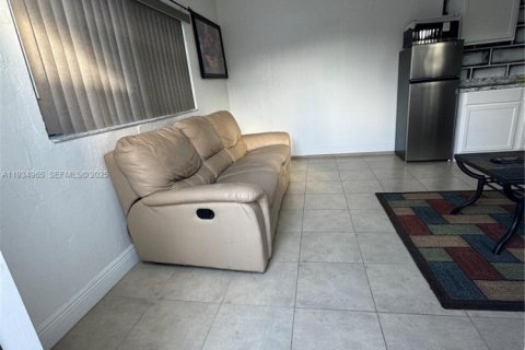 Appartement à louer à Miami Gardens, Floride: 1 chambre, 149.85 m2 № 1993190 - photo 4