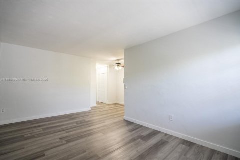 Appartement à louer à Miami Beach, Floride: 1 chambre, 55.74 m2 № 1931709 - photo 3