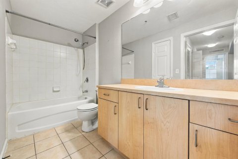 Condo in Fort Lauderdale, Florida, 2 bedrooms  № 2427898 - photo 17
