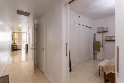 Купить кондоминиум в Халландейл-Бич, Флорида 1 спальня, 78.41м2, № 2053393 - фото 30