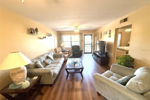 Condo in Bradenton, Florida, 2 bedrooms  № 2199305 - photo 11