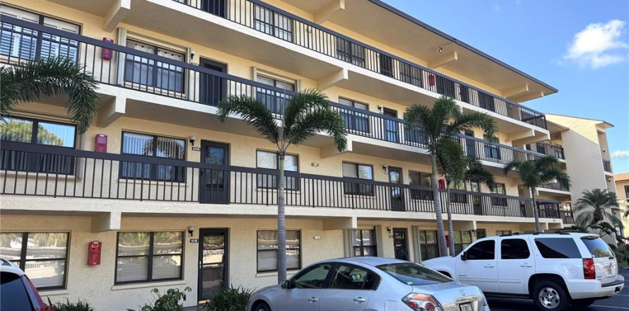 Condo in Bradenton, Florida, 2 bedrooms  № 2199305