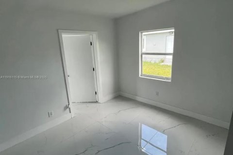 House in Pompano Beach, Florida 3 bedrooms, 78.04 sq.m. № 2016358 - photo 6