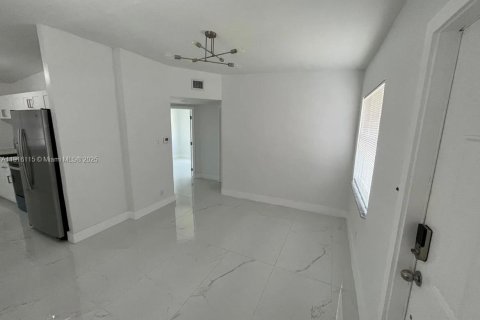 House in Pompano Beach, Florida 3 bedrooms, 78.04 sq.m. № 2016358 - photo 4