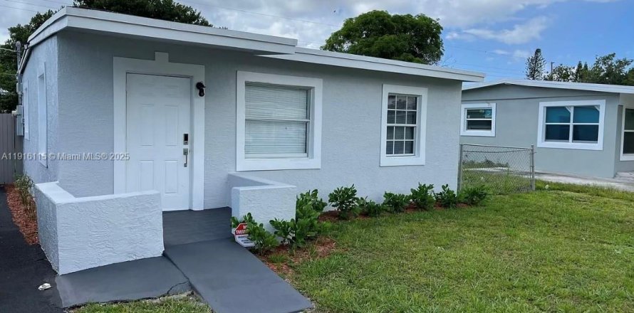 House in Pompano Beach, Florida 3 bedrooms, 78.04 sq.m. № 2016358