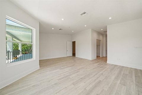 House in Tarpon Springs, Florida 4 bedrooms, 438.78 sq.m. № 1653840 - photo 15