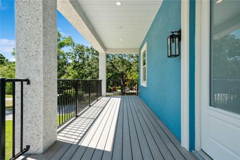 House in Tarpon Springs, Florida 4 bedrooms, 438.78 sq.m. № 1653840 - photo 9