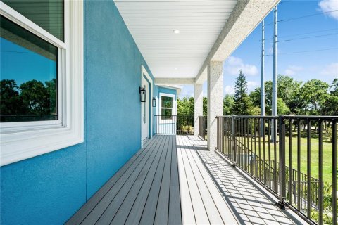House in Tarpon Springs, Florida 4 bedrooms, 438.78 sq.m. № 1653840 - photo 10