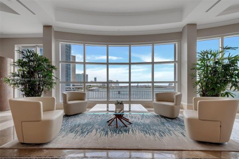 Condo in Miami, Florida, 1 bedroom  № 1937886 - photo 25