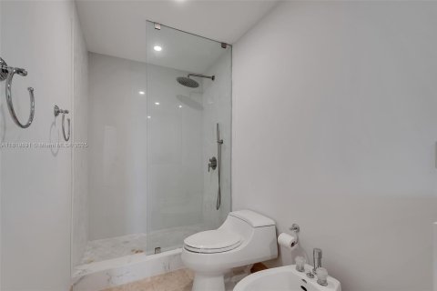 Купить кондоминиум в Майами, Флорида 1 спальня, 100.98м2, № 1937886 - фото 14