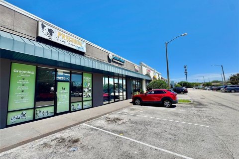 Immobilier commercial à vendre à Kissimmee, Floride: 92.9 m2 № 2094641 - photo 2