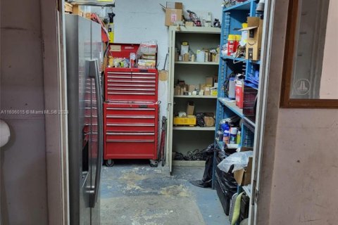 Propiedad comercial en venta en Miami, Florida № 1874288 - foto 8