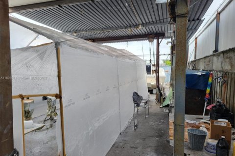 Propiedad comercial en venta en Miami, Florida № 1874288 - foto 17