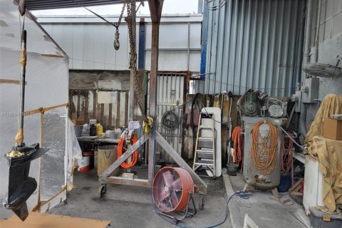 Propiedad comercial en venta en Miami, Florida № 1874288 - foto 16