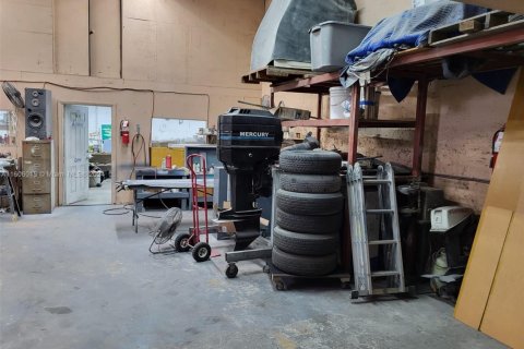 Propiedad comercial en venta en Miami, Florida № 1874288 - foto 15