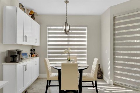 Condo in Orlando, Florida, 1 bedroom  № 1744381 - photo 11