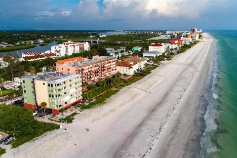 Condo in Indian Shores, Florida, 1 bedroom  № 2377798 - photo 21