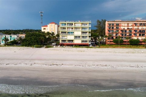 Condo in Indian Shores, Florida, 1 bedroom  № 2377798 - photo 19