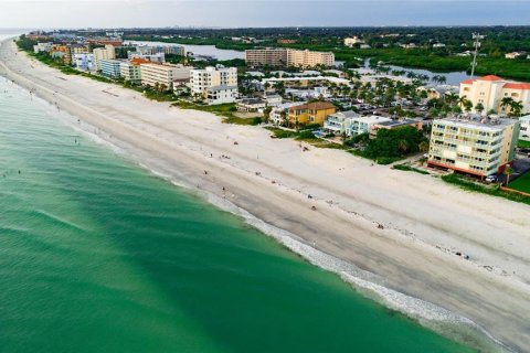 Condo in Indian Shores, Florida, 1 bedroom  № 2377798 - photo 18