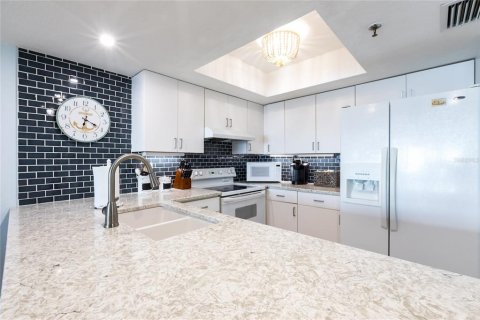 Condo in Indian Shores, Florida, 1 bedroom  № 2377798 - photo 8
