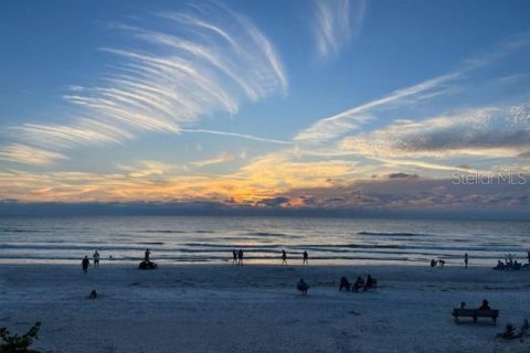 Condo in Indian Shores, Florida, 1 bedroom  № 2377798 - photo 24
