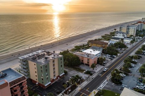 Condo in Indian Shores, Florida, 1 bedroom  № 2377798 - photo 16